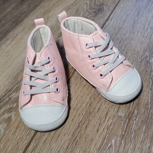 Koal Baby Boutique Pink and White Glittery Crib Slip-on Shoe Size 2